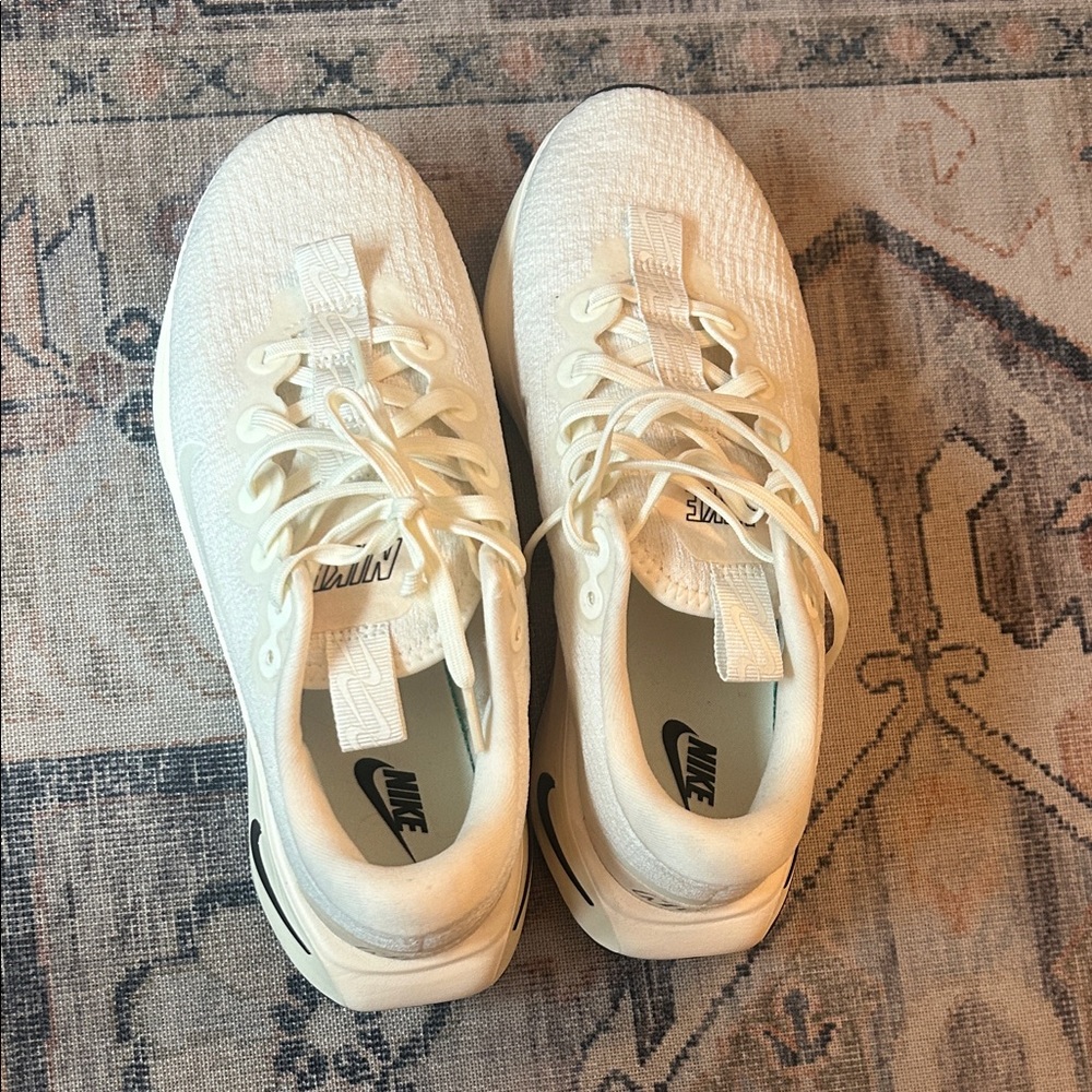 Nike Motiva Women’s Sneakers
